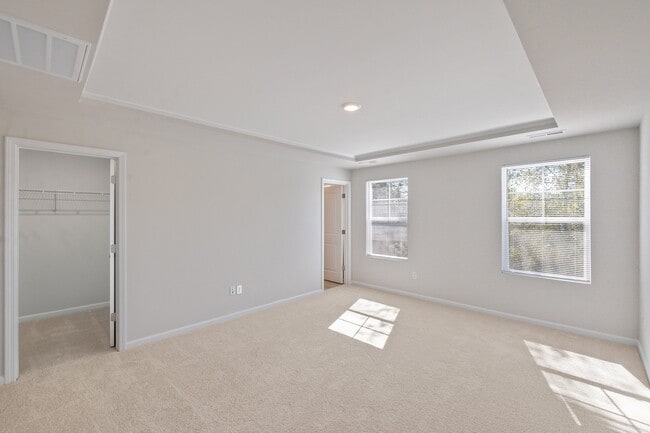 Building Photo - 130 Paramount Dr