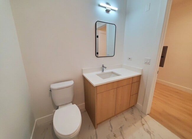 Building Photo - 3322 N Halsted St