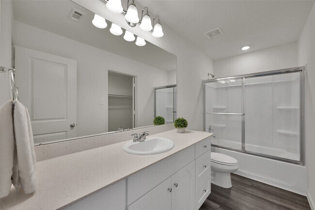 Building Photo - 14818 Calderon Dr