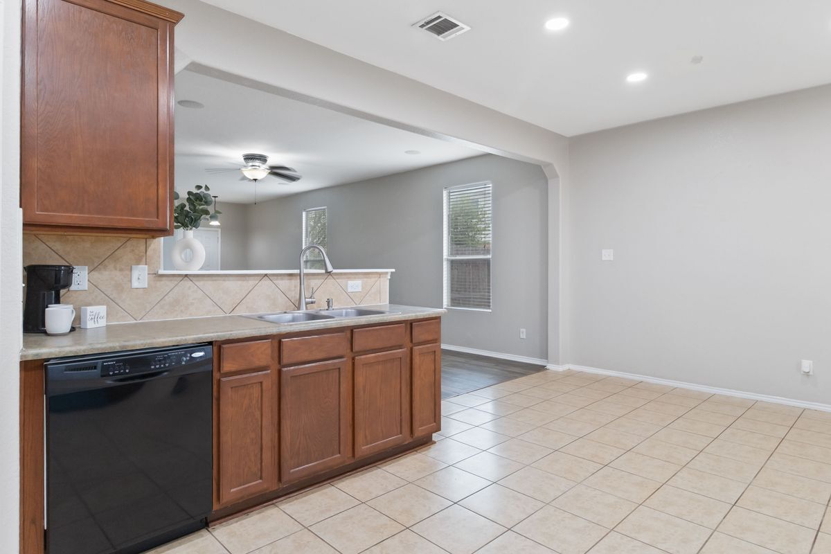 Building Photo - 3637 Double Diamond