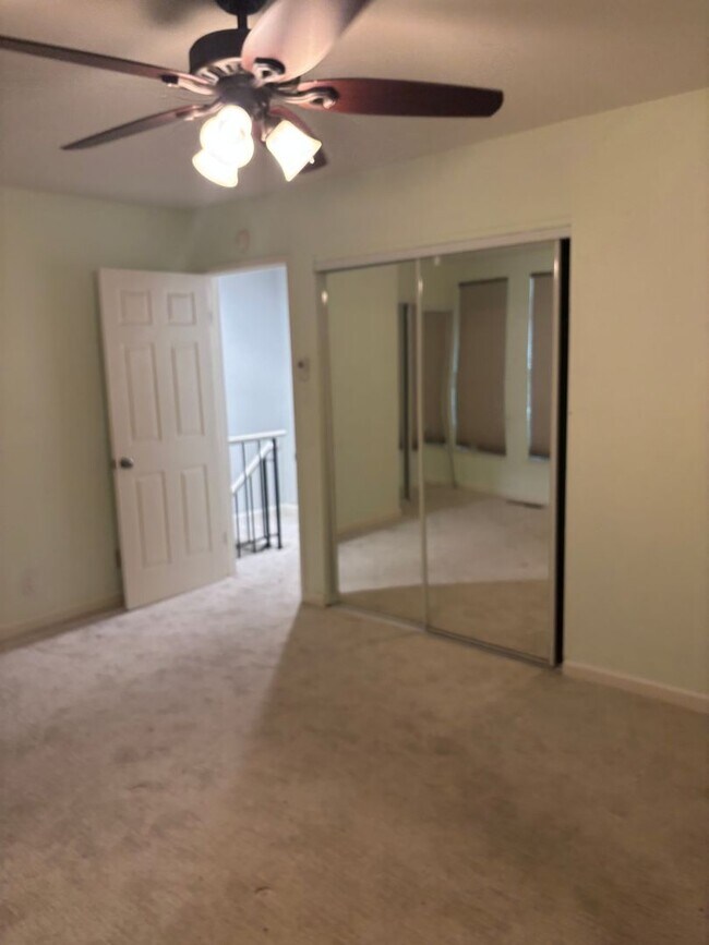 Building Photo - 5420 Roundtree Ct