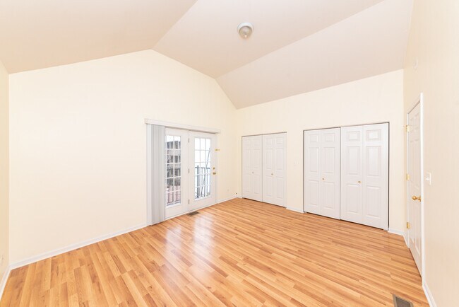 Building Photo - 1509 N Talman Ave