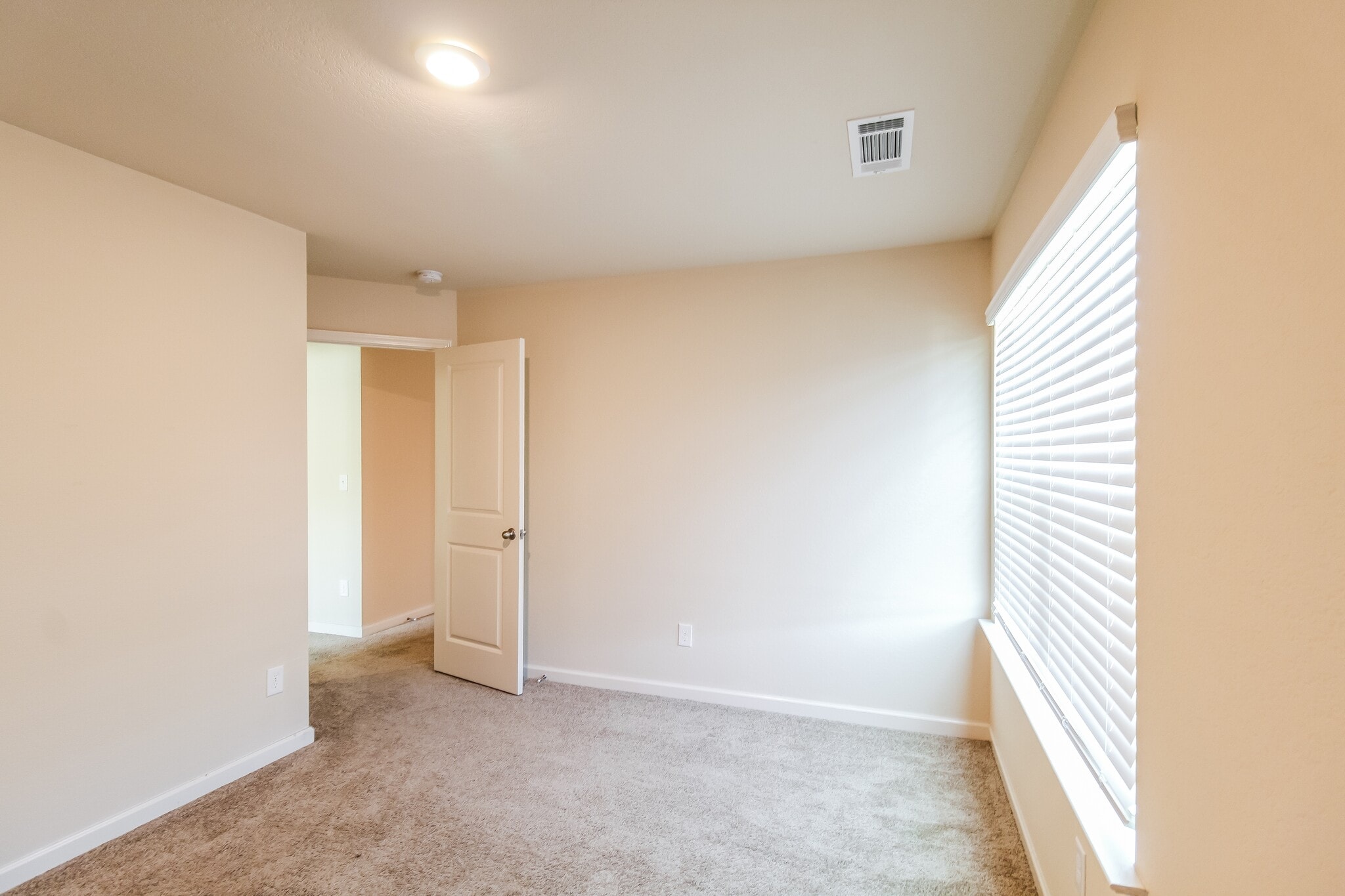 Building Photo - 728 Fitzroy Dr