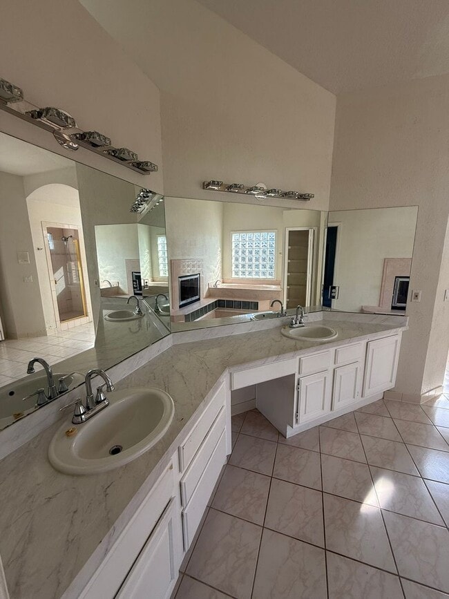 Building Photo - Beautiful Spacious 3 bed 3 bath Home in Debary