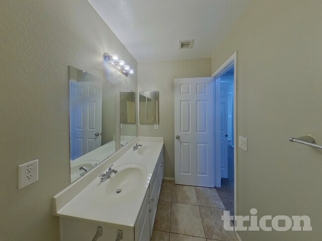 Building Photo - 43846 W Magnolia Rd