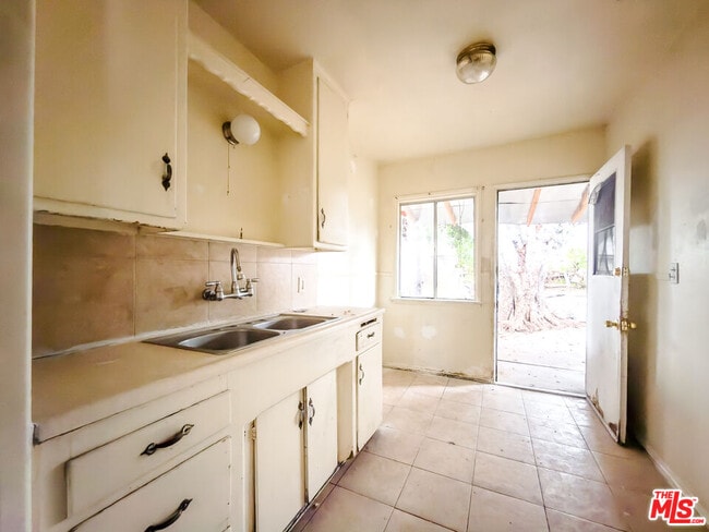 Building Photo - 1107 Date St