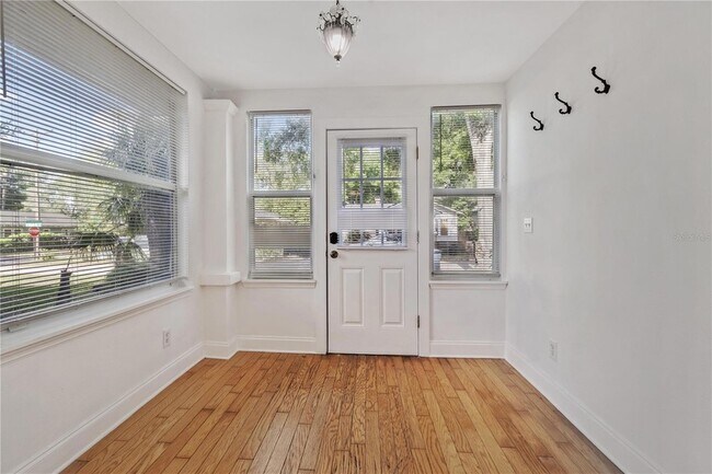 Building Photo - 6703 N Elizabeth St