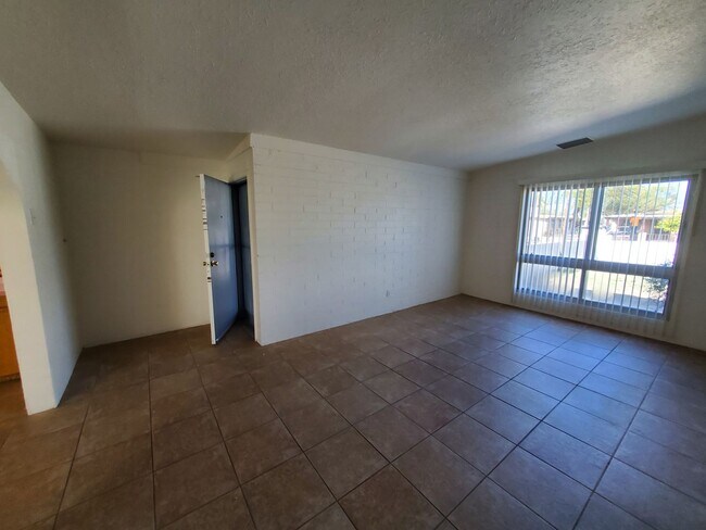 Building Photo - 4 bedrooms and 2 bathrooms with A/C.