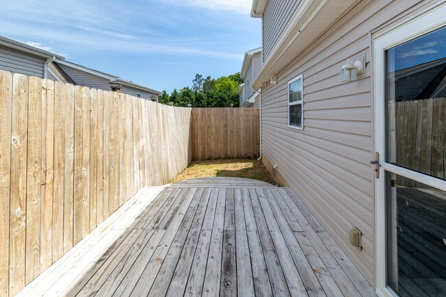 Building Photo - 913 Hazelbrook Way