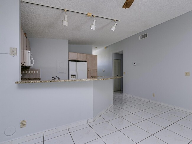 Building Photo - 556 Woodgate Cir