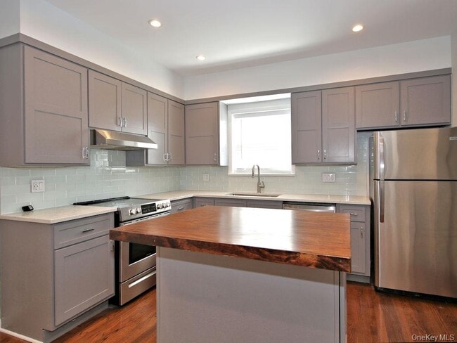 Building Photo - 494 W William St