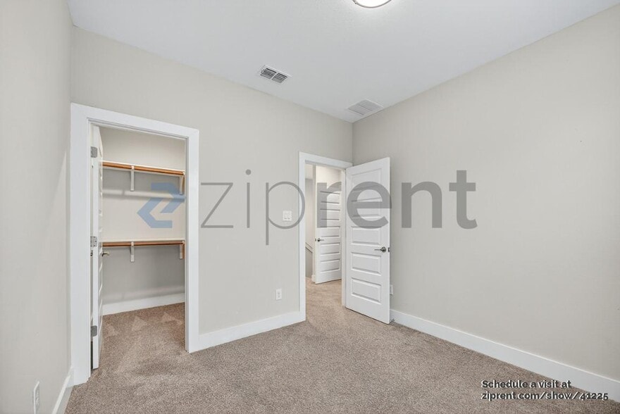 Building Photo - 1511 E Sandalwood Ln