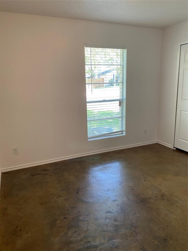 Building Photo - 2406 Broken Oak Dr