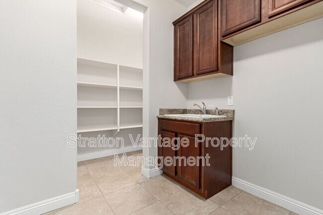 Building Photo - 5575 Cinder Brk Wy