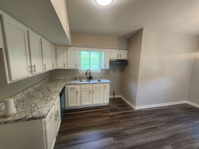 Building Photo - Renovated 3 bedroom 1.5 bath home in Valle...