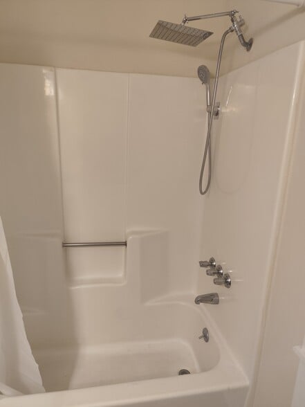 Building Photo - 306 76th Ave N