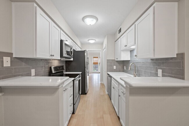 Building Photo - 10180 Longmont Dr