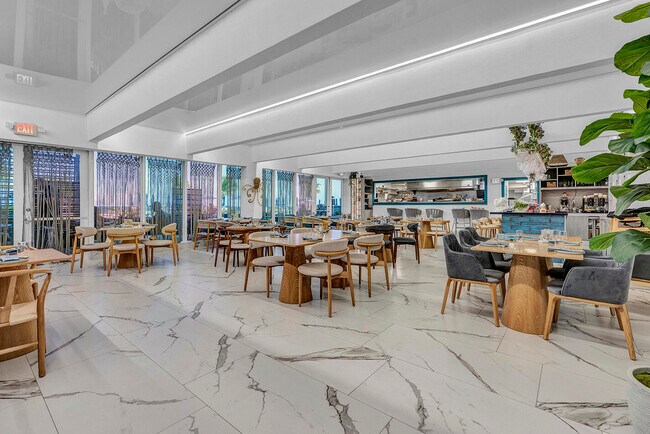 Building Photo - 1904 S Ocean Dr