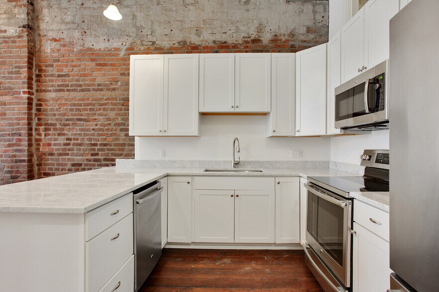 Building Photo - 204 Decatur St