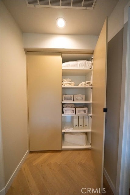 Building Photo - 17437 Oak Creek Ct