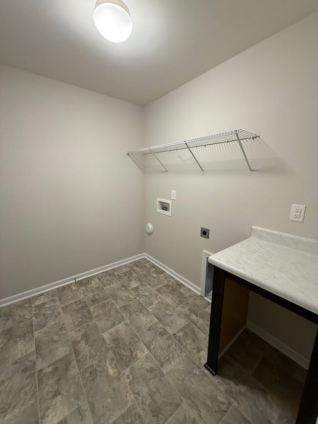 Building Photo - Updated 3 Bedroom Townhome with Harrisburg Schools