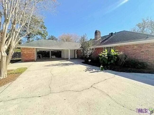 Building Photo - 10727 Danbury Dr
