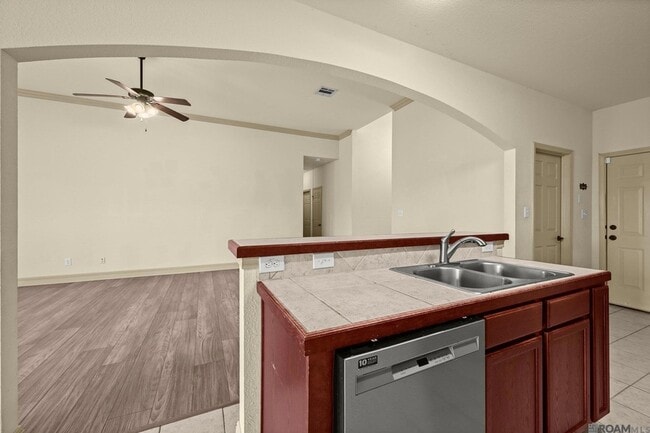 Building Photo - 5176 Wildwood Dr