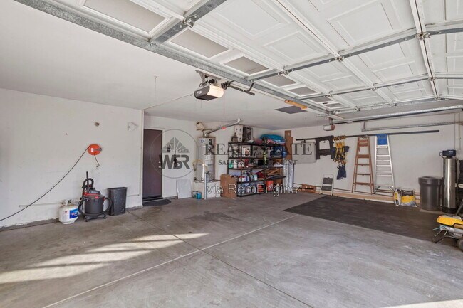 Building Photo - 16704 Fox Trot Ln