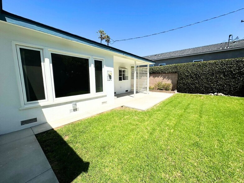 Building Photo - 23514 Susana Ave