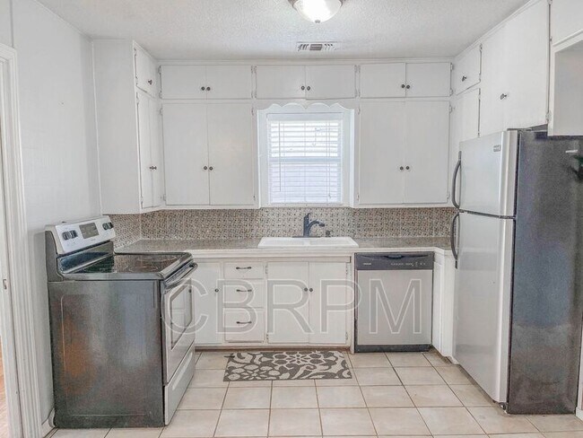 Building Photo - 3418 26th St