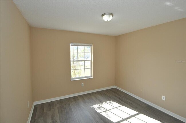 Building Photo - 23 Primrose Ln