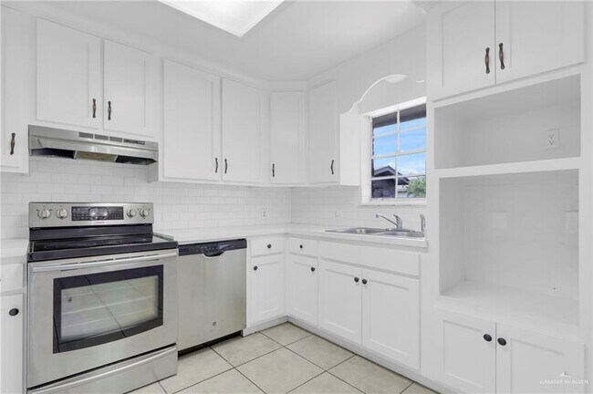 Building Photo - 1307 E Helmer St