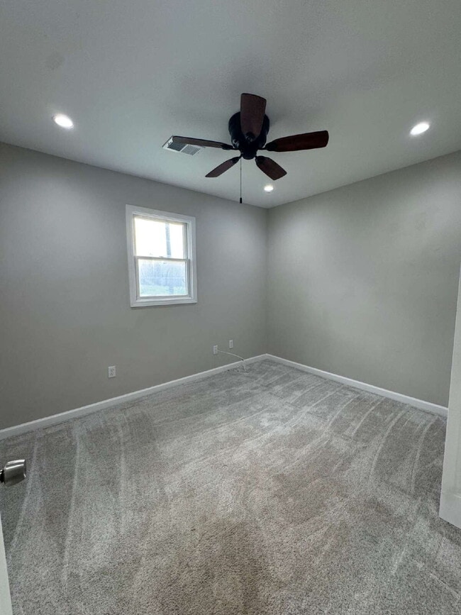 Building Photo - Recently Renovated Home Near Downtown Gillsville