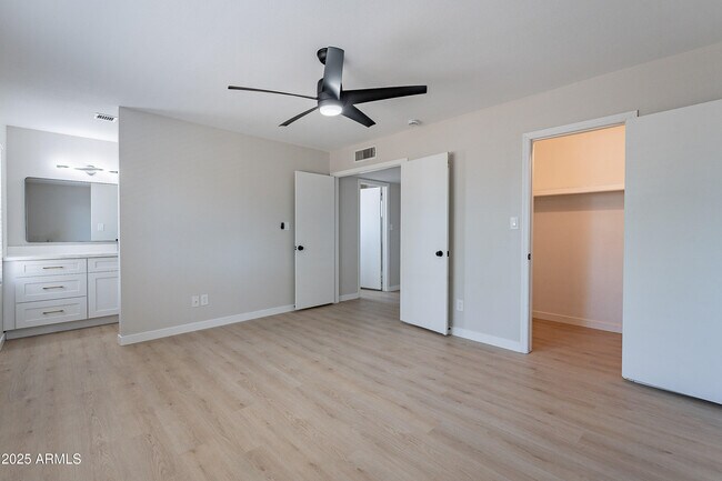 Building Photo - 2839 W Villa Maria Dr