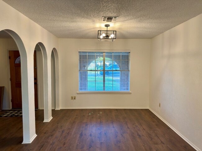 Building Photo - 328 E Johnson St