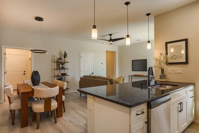 Building Photo - New Townhome in the Far NE Heights