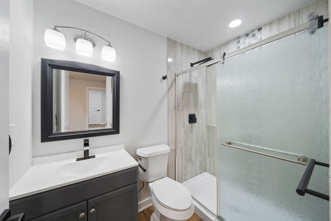 Building Photo - Charming Home Awaits: Spacious & Modern Living in a Prime Location