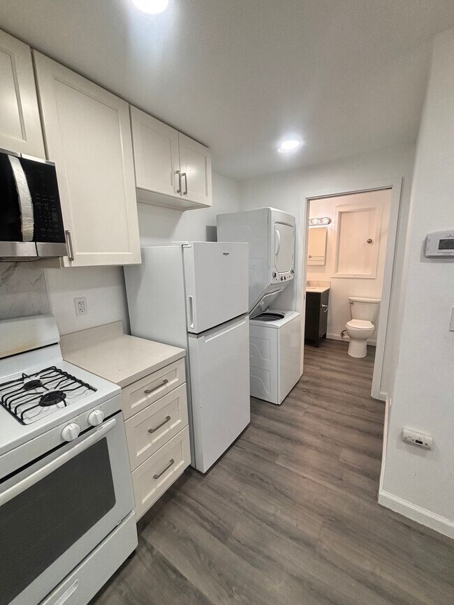 Building Photo - 1 Bedroom- $1500.00 Newly remolded-private yard