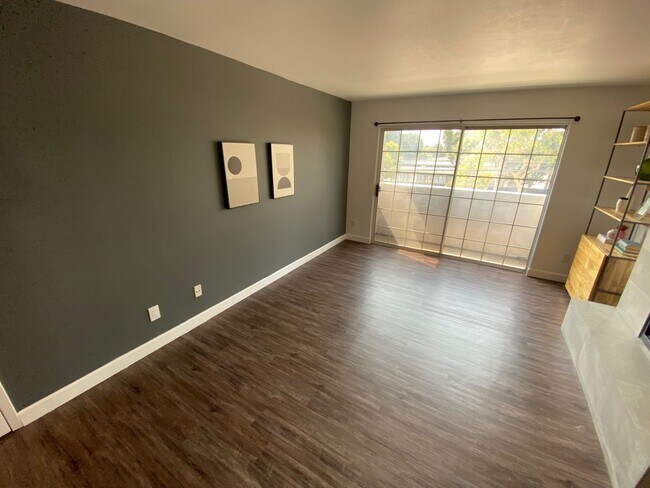 Building Photo - 12036 Culver Boulevard, Unit 4