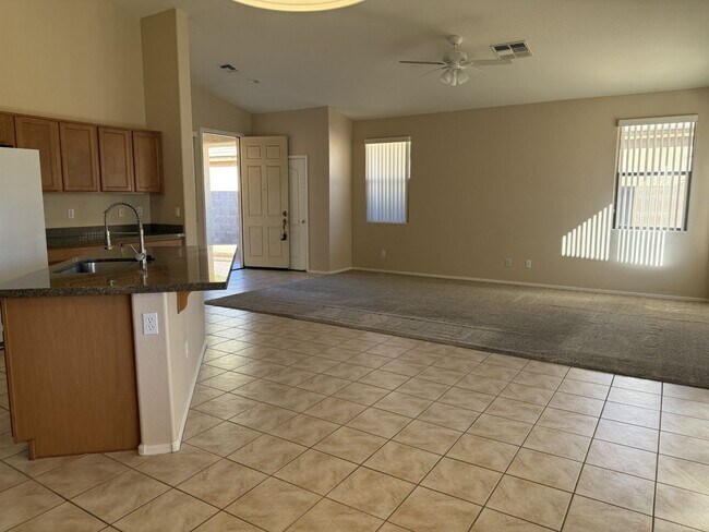 Building Photo - Great home in Sun Groves!