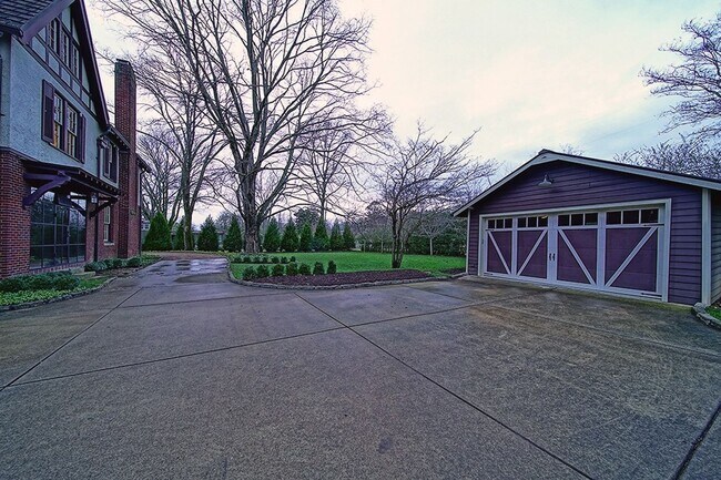 Building Photo - Stunning Tudor-style 4BR/3.5BA home in a prime, unbeatable location!