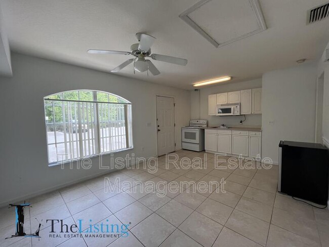 Building Photo - 327 Coconut Palm Way