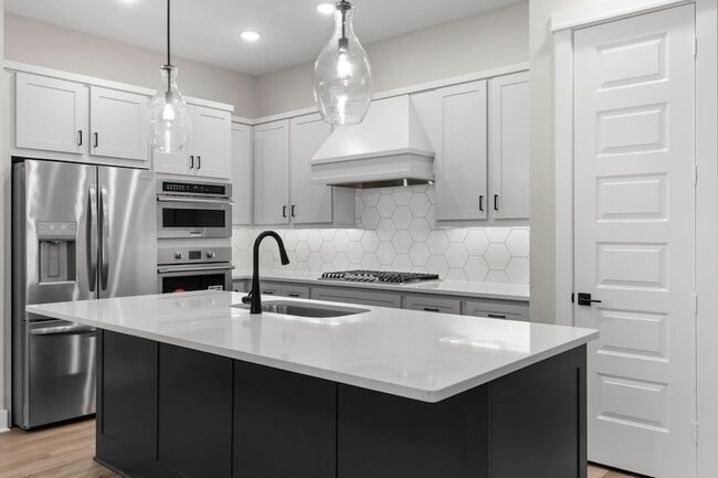 Building Photo - 16030 Mason Run Dr