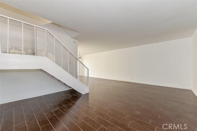 Building Photo - 2057 Dacian Dr S