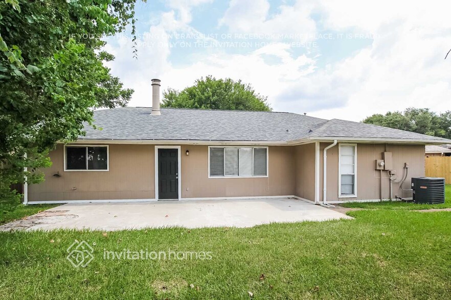 Building Photo - 2307 Pepperweed Dr