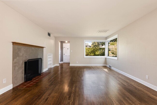 Building Photo - 11715 3rd Ave NW