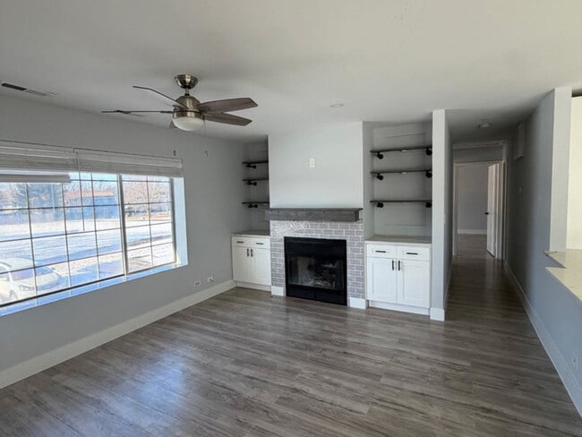 Building Photo - 6S018 Steeple Run Dr