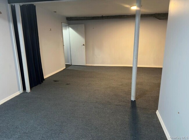 Building Photo - 484 Chelsea Rd