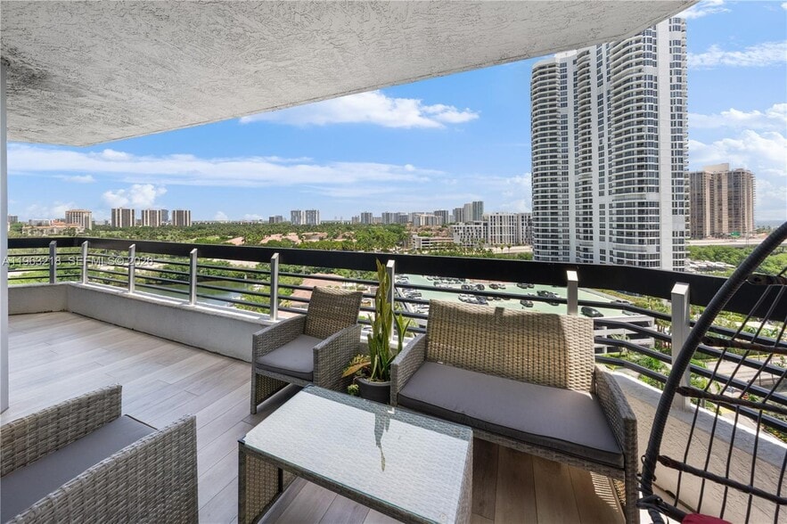 Building Photo - 3530 Mystic Pointe Dr