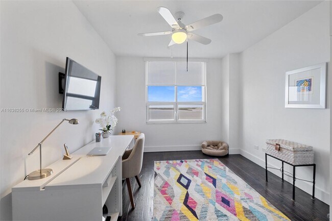 Building Photo - 808 Brickell Key Dr